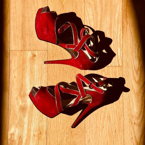 GUESS PUMPS - Fabulous Fire Engine Red Platform Super High Heels - Size US 7 - Picture 7 of 7